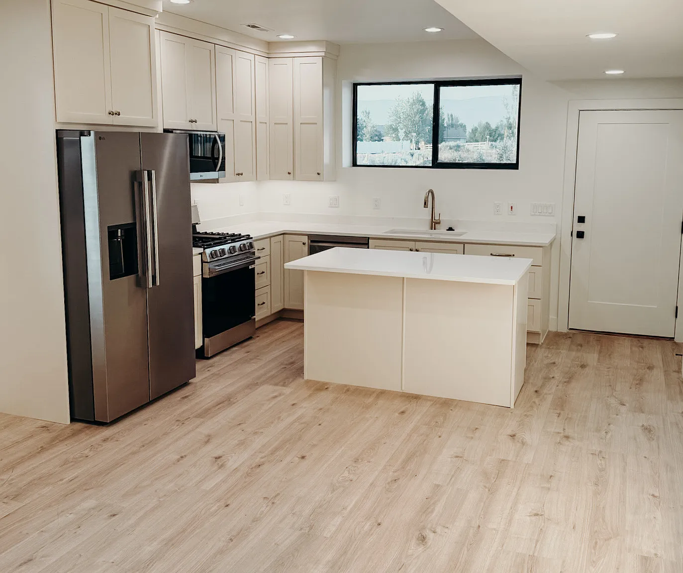 2 bed, 1124 sqft, $2,200 — Photo 2