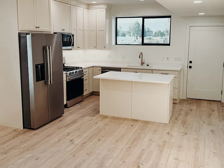 1146 S Lauren Ln #B — Photo 2