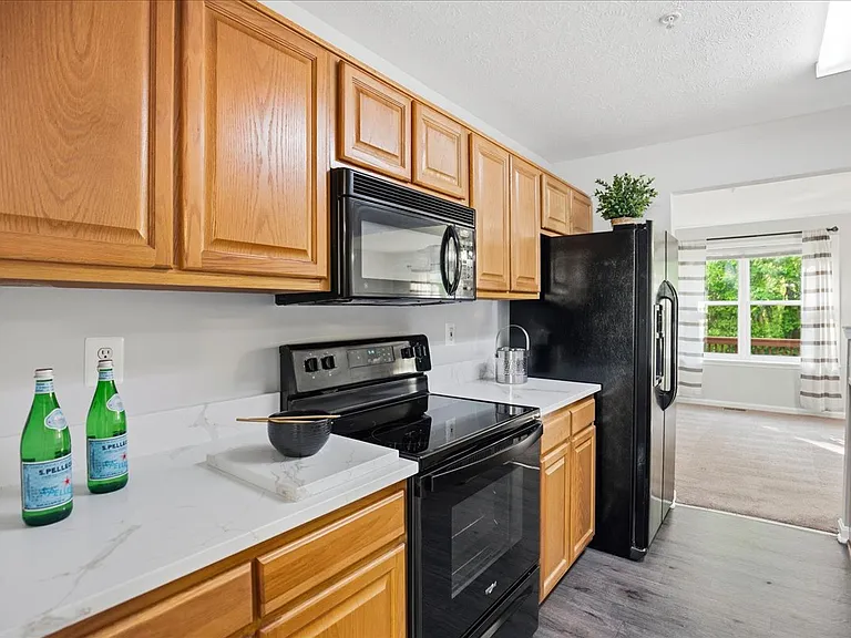 8000 Delores Ct — Photo 11