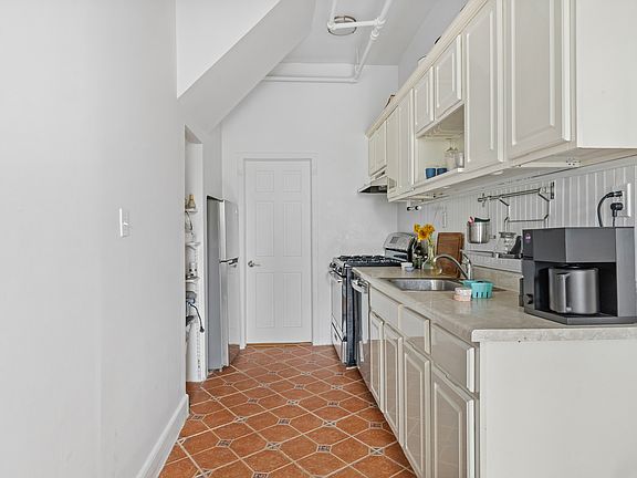 4th image of 229 Clermont Ave APT 4