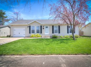 232 Rolling Green Dr, Mt Zion, IL