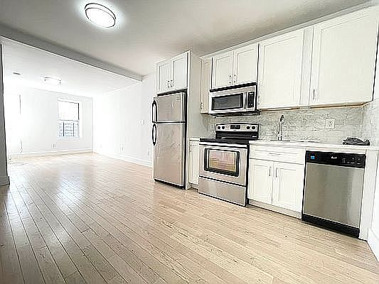 1st image of 424 E 117th St APT 3