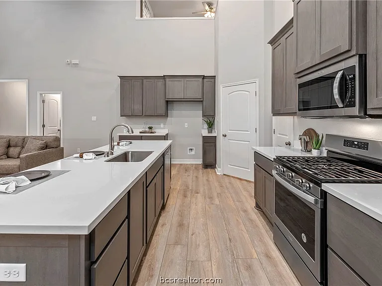 1311 McQueeny Dr — Photo 4