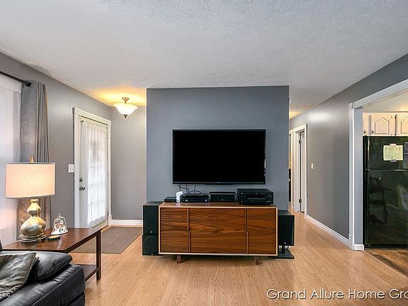 3rd image of 620 Parkside Ave NW