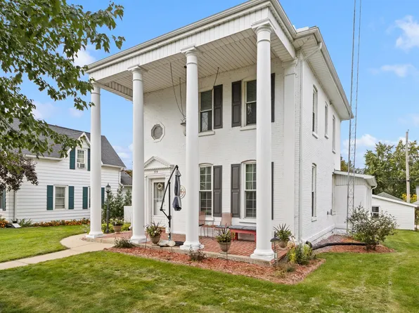 319 W Franklin St, Portage, WI 53901