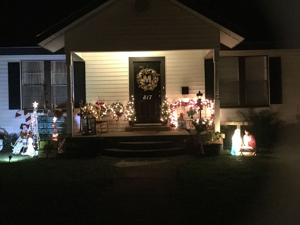 Front view of home