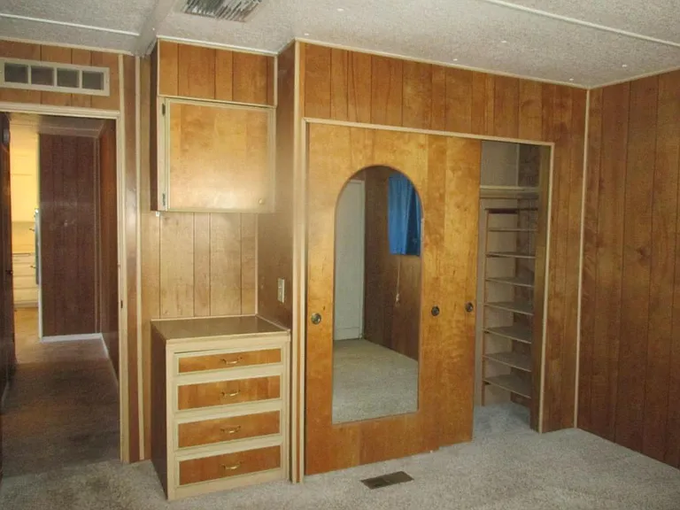 848 S Lyon Ave — Photo 12
