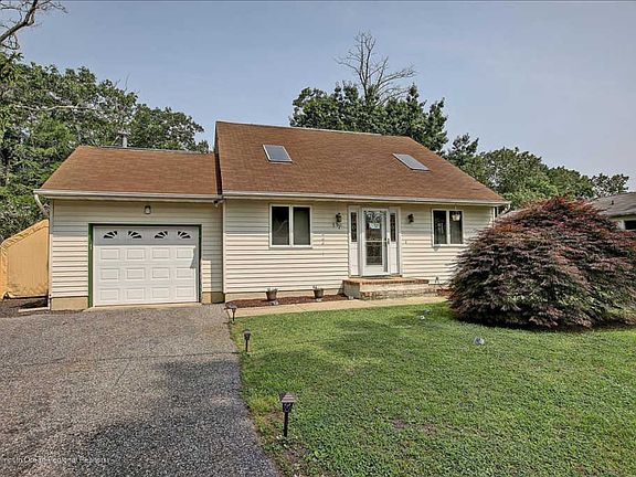 2nd image of 590 Vaughn Ave