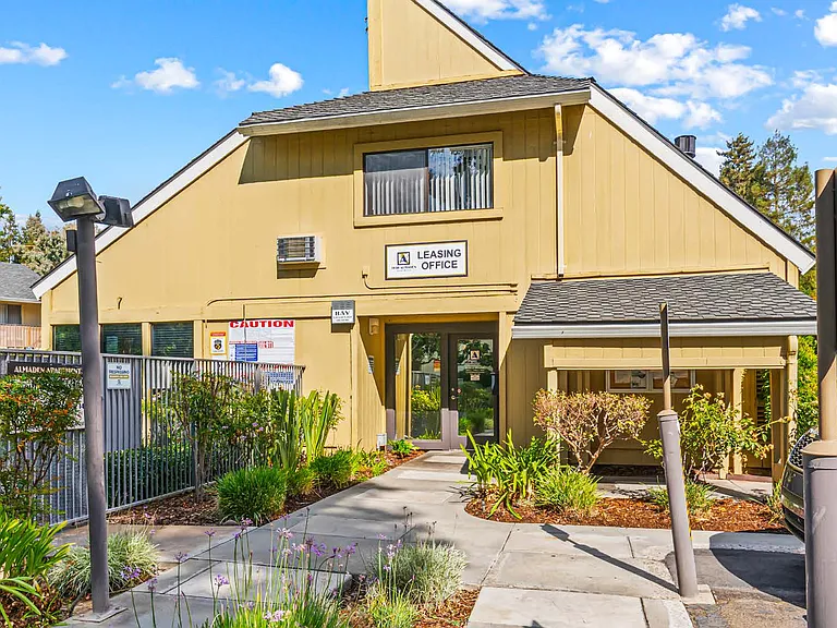 Almaden — Photo 12