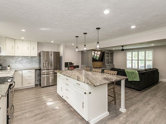 5th image of 9401 Thornwood Dr