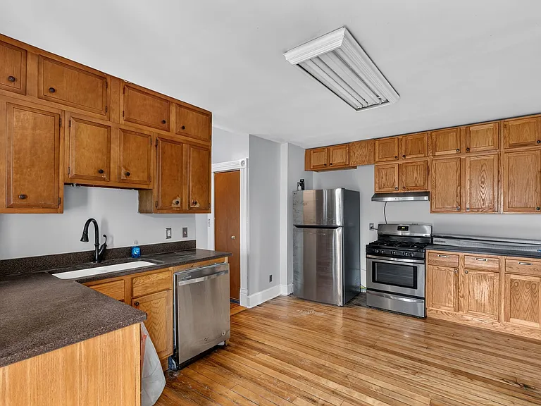 515 Whitall St #A — Photo 4