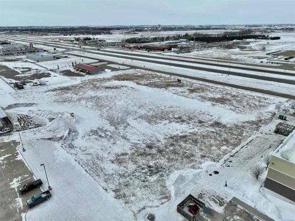 3908 N Broadway, Minot, ND 58703