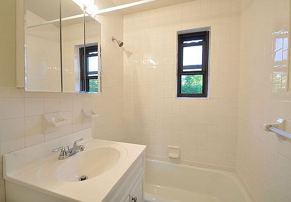 5th image of 20216 42nd Ave APT 2B