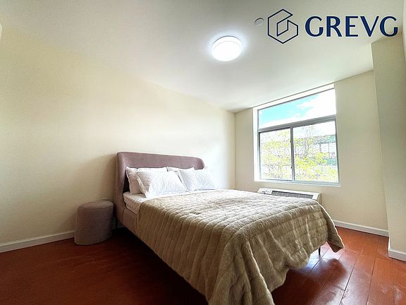 3rd image of 14469 Barclay Ave APT 2A