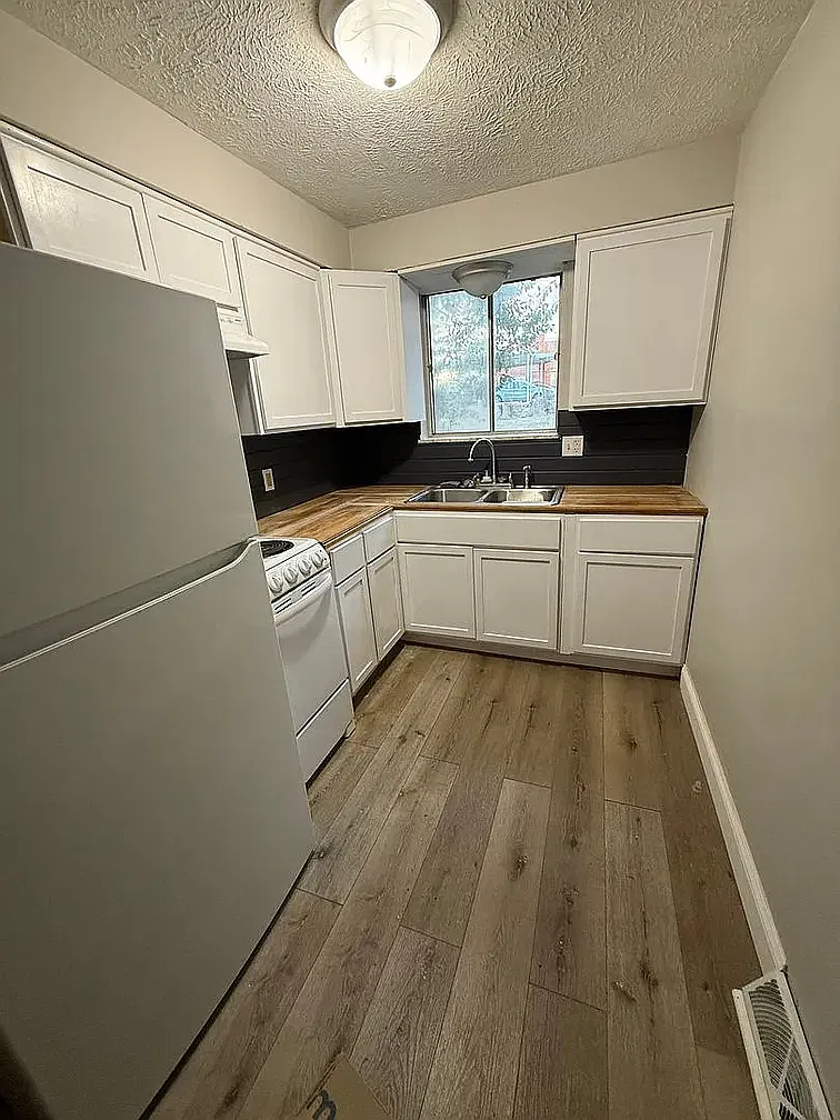 2 bed, $1,100 — Photo 2