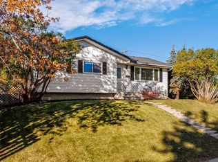907 Canfield Cres SW, Calgary, AB T2W 1K5