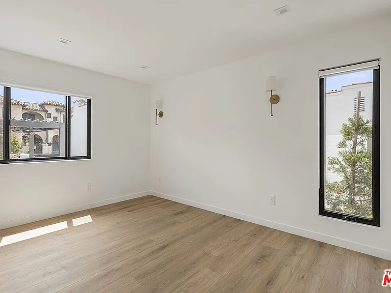 1265 Keniston Ave — Photo 20