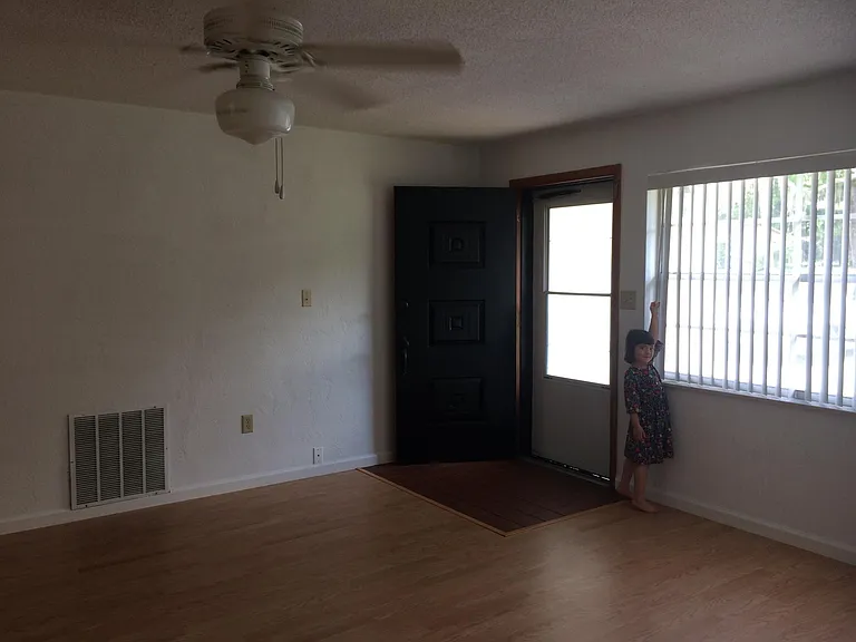 1351 Almond St — Photo 3