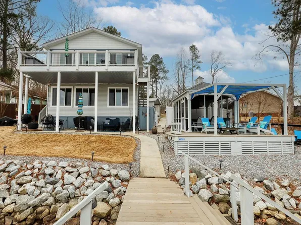 1022 Ligon Rd, Greenwood, SC 29649