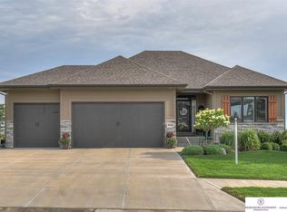 19116 Ridgemont St, Omaha, NE 68136