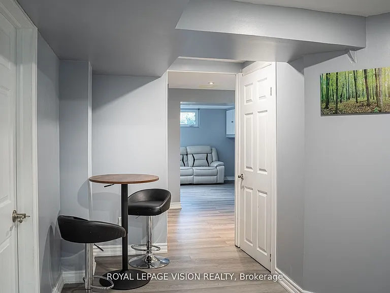 28 Jeffton Cres — Photo 17