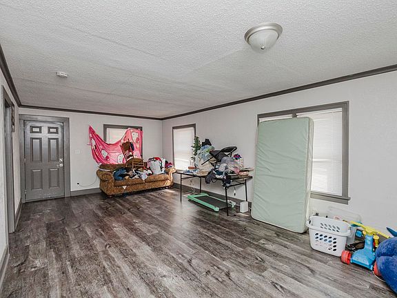 5th image of 1421 S Hydraulic Ave