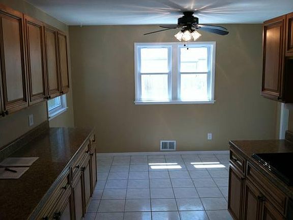 2nd image of 208 Bergen St