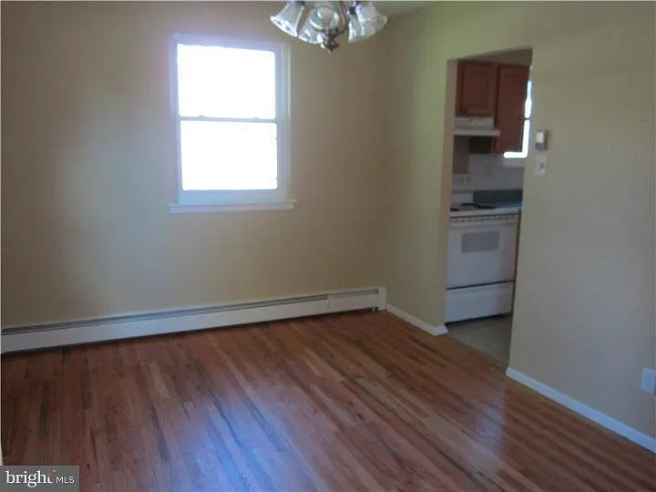 4 bed, 2.5 bath, 1936 sqft, $3,500 — Photo 3