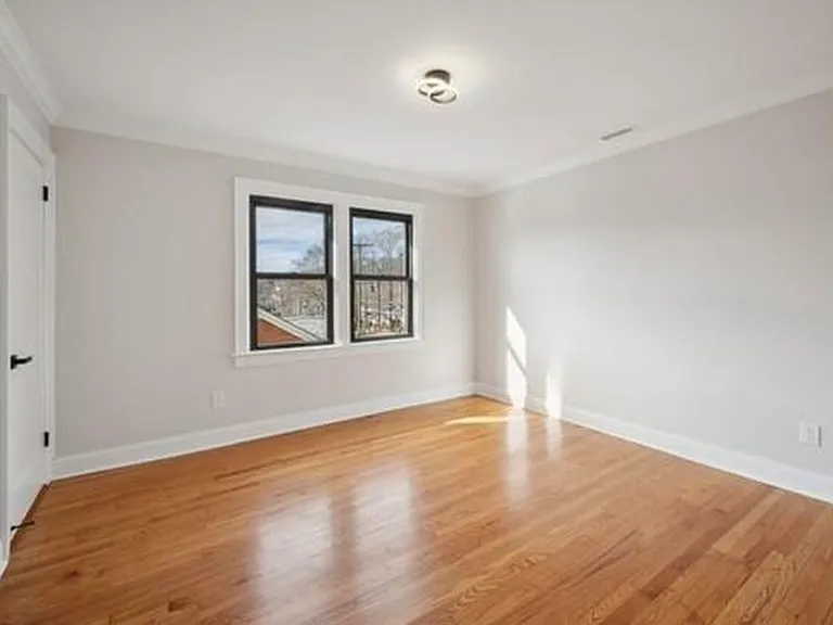 504 Ashford Ave #2W — Photo 9