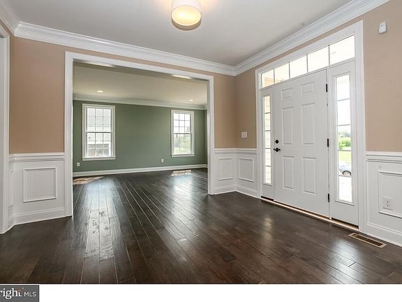 2nd image of 338 Ellenwood Dr