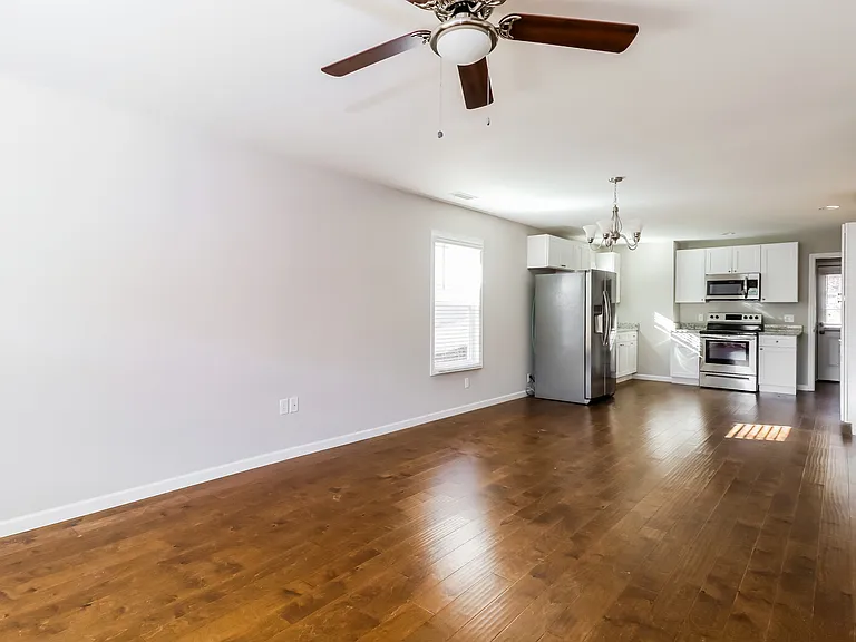 440 Little Sycamore Ln — Photo 7