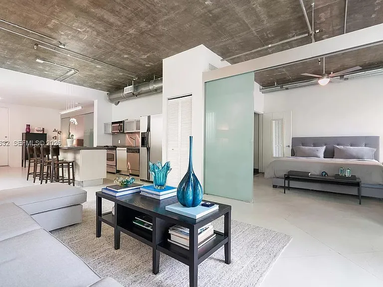 1700 Meridian Ave #208 — Photo 8