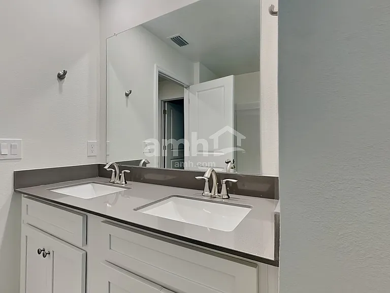 1043 Grafton Ridge Dr — Photo 22