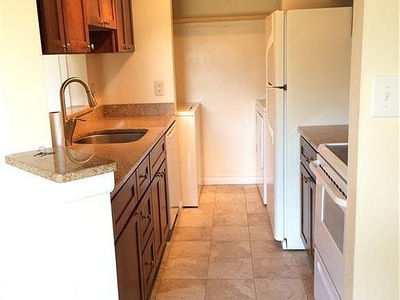 2nd image of 1016 Autumn Woods Ln APT 107