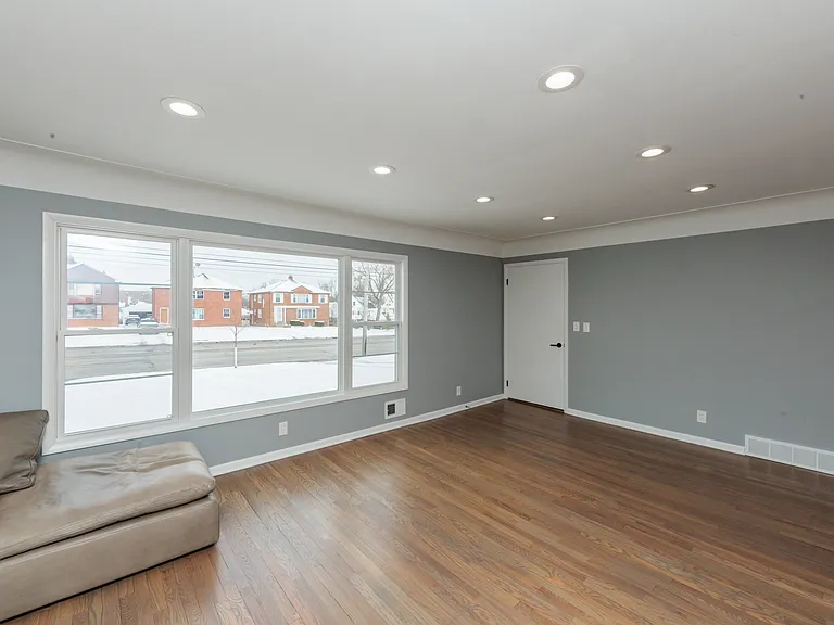 2539 Warrensville Center Rd — Photo 5