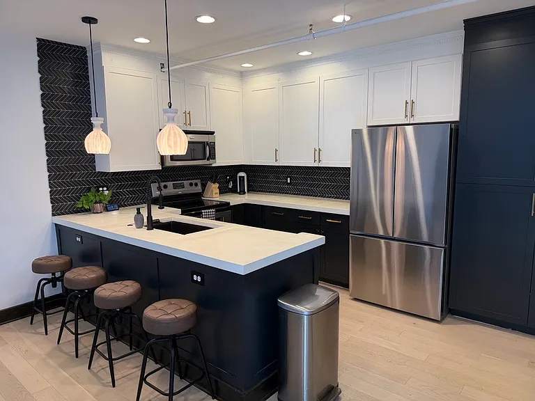 Kitchen with bar