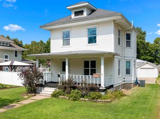 1008 Edward St, Henry, IL 61537