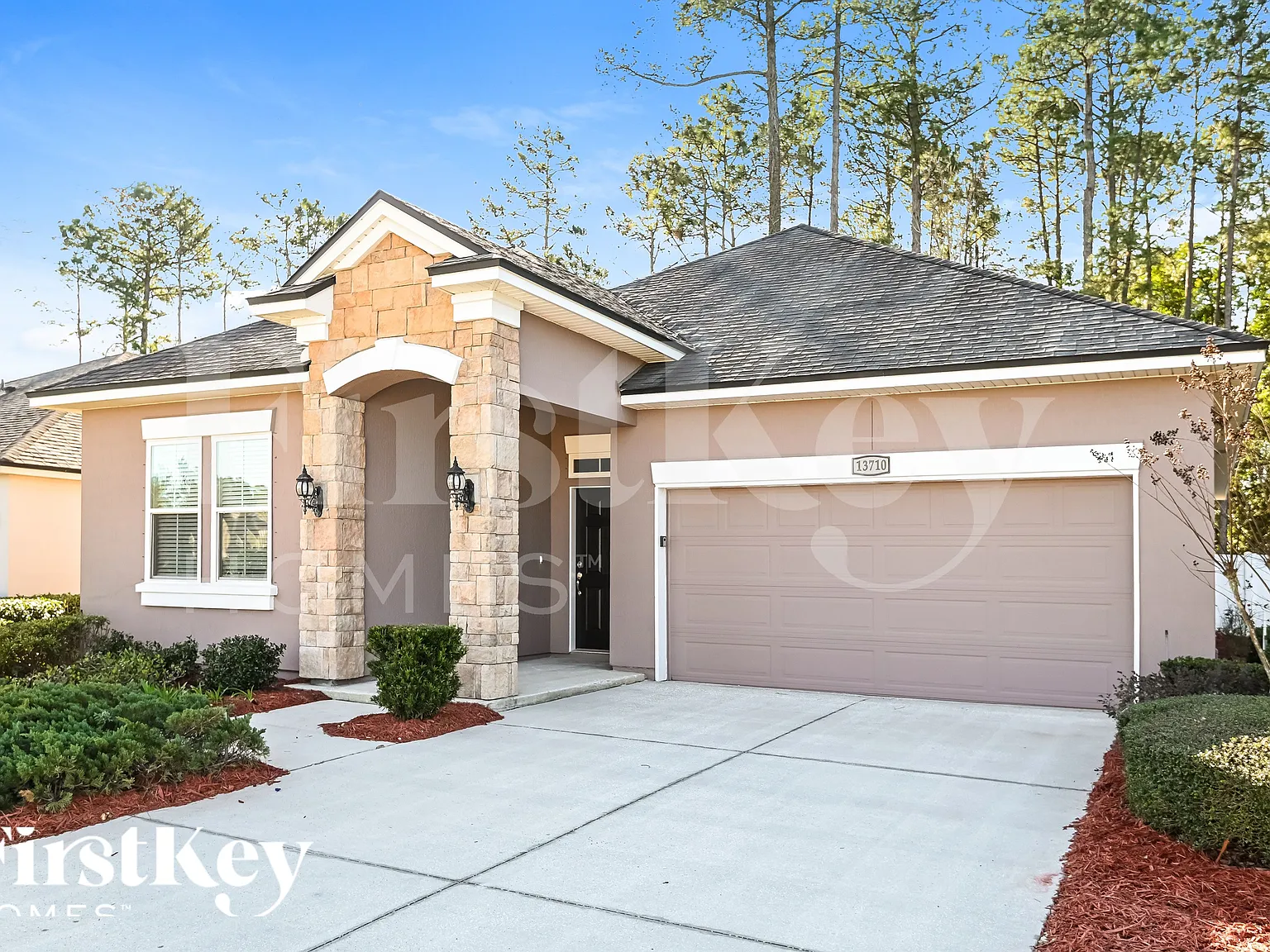 3 bed, 2.0 bath, 1696 sqft, $2,365 — Photo 2