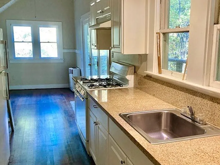 329 S Pine St #B — Photo 1