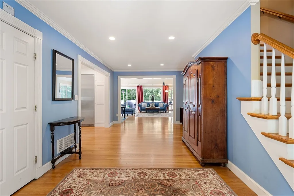 5 bed, 5.0 bath, 3789 sqft, $9,750 — Photo 3
