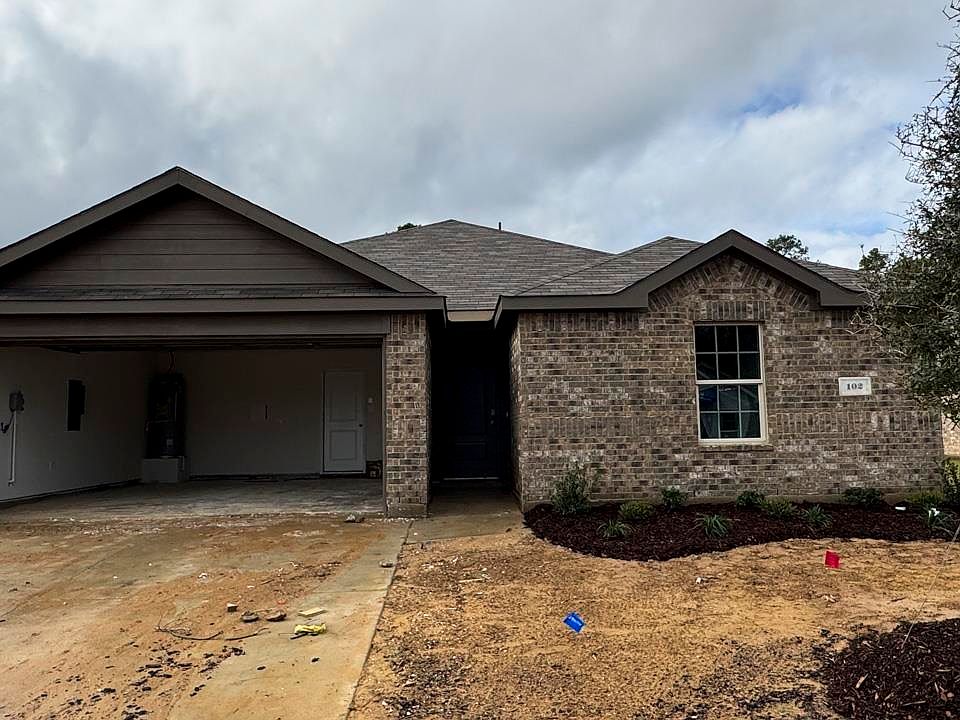 1st image of 102 Parker Oaks Dr