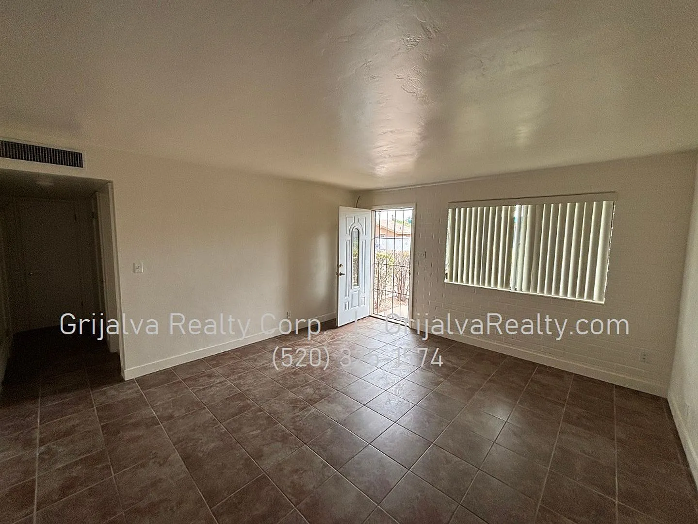 4347 Bellevue — Photo 2