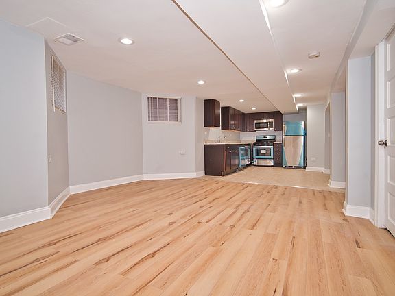3rd image of 6440 N Artesian Ave
