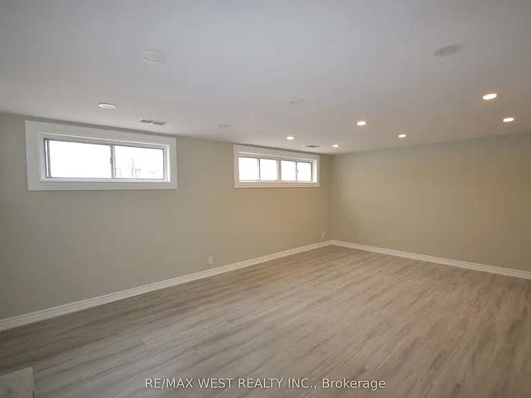 23 Bairstow Cres #BASEMENT — Photo 2