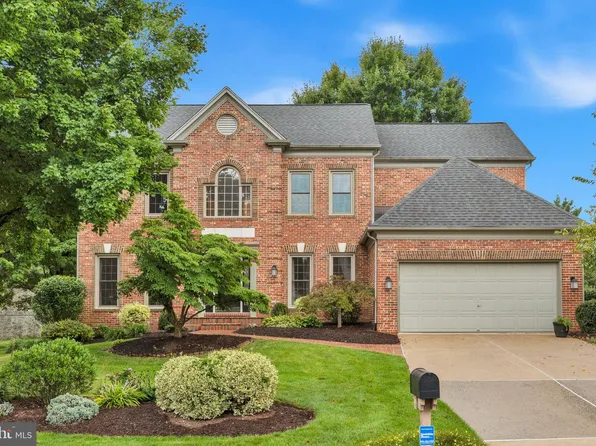 8622 Larkview Ln, Fairfax Station, VA 22039