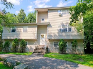 106 Clover Ln, East Stroudsburg, PA