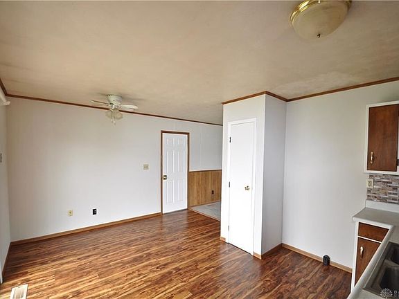 5th image of 104 E Peppermint St