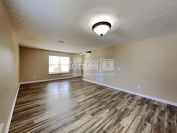2nd image of 906 Grand Oak Dr