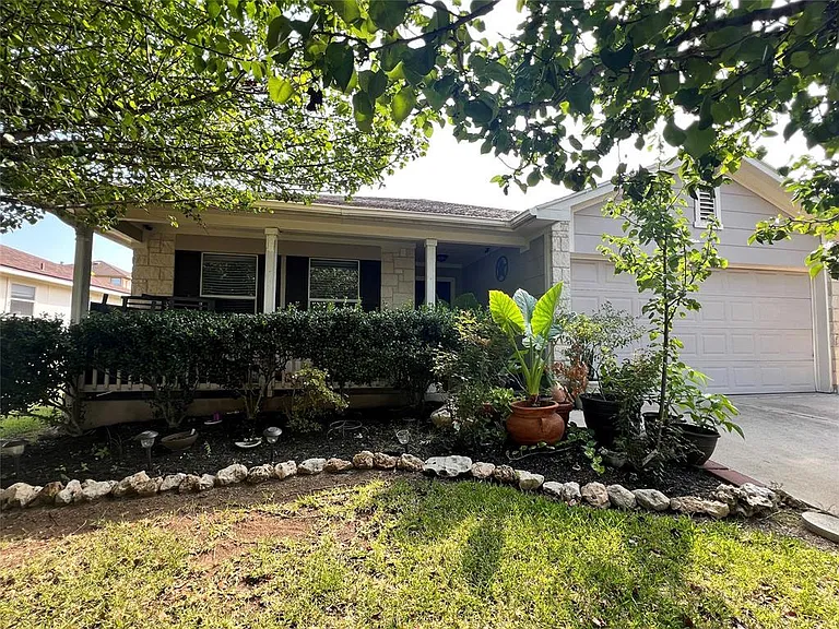 209 Avalanche Ave — Photo 1