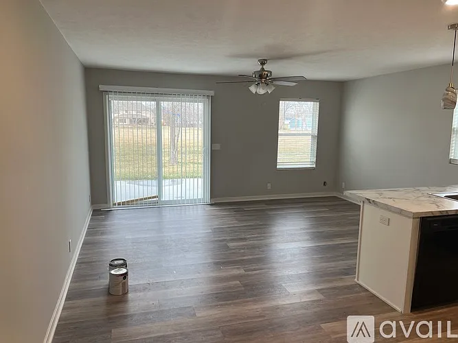 210 W Sunset St — Photo 3